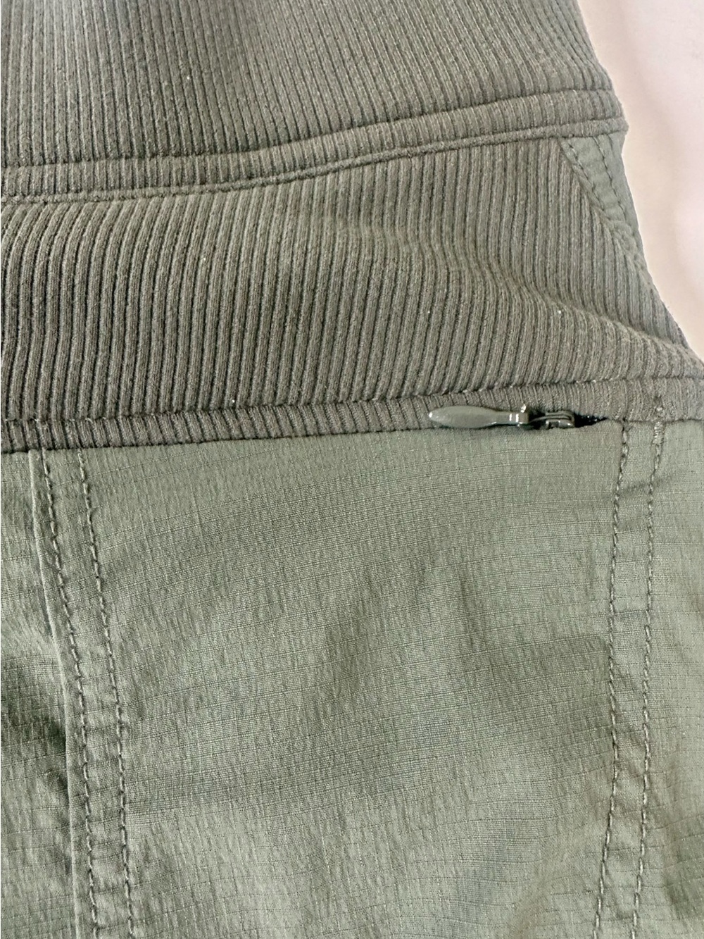 Athleta Trekkie North Straight Leg Outdoor Pant 6 Olive Green Hiking Ripstop EUC - Picture 5 of 11